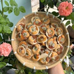 bánh đồng tiền mix hạt làm từ gì