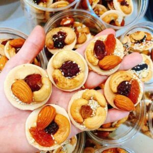 bánh đồng tiền mix hạt làm từ gì